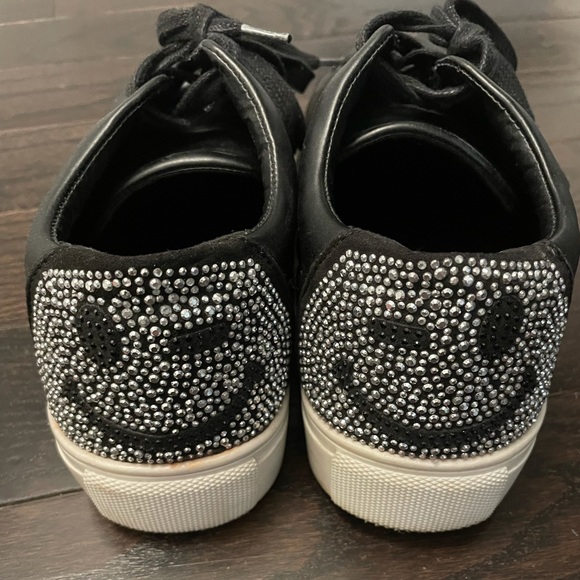 Sneakers - Picture 1 of 4